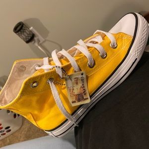 Size 7 chuck Taylor’s